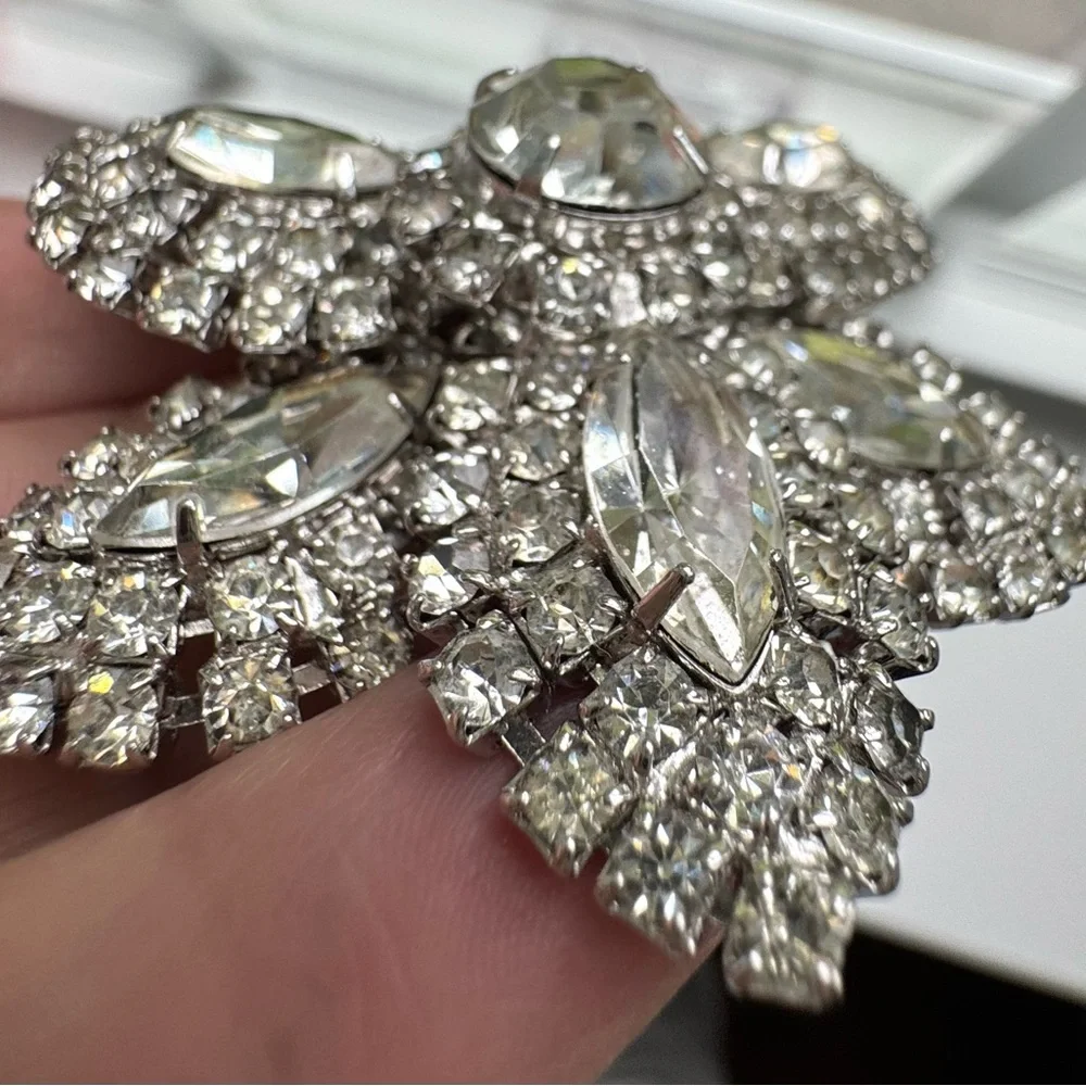 Vintage Sparkling Rhinestone Multilayered Starburst Brooch - Picture 5 of 7